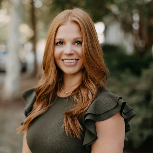 Holly Florio Headshot