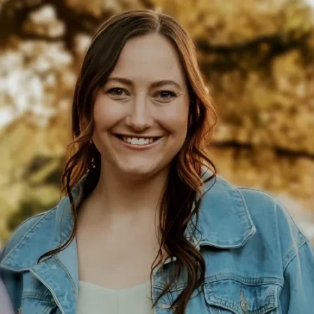 Megan Woolard Headshot